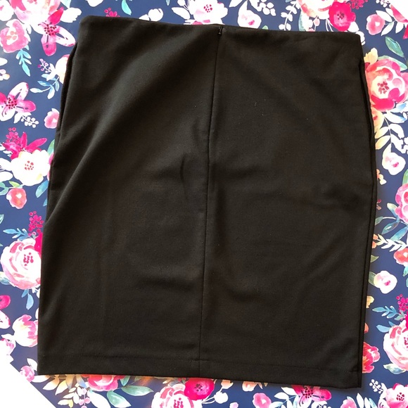 Black Pencil Skirt, Stretch, With Pockets! Sz 10 - Picture 2 of 3